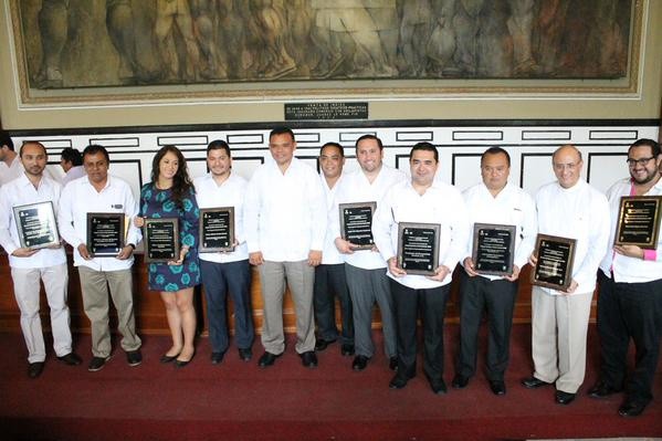 Entregan el Premio Yucatán al Emprendedor 2014 Entregan el Premio Yucatán al Emprendedor 2014