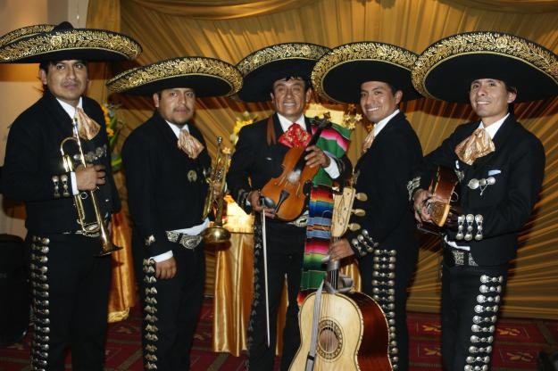 Este 10 de mayo las serenatas siguen siendo el mejor regalo para mamá Este 10 de mayo las serenatas siguen siendo el mejor regalo para mamá