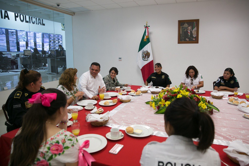 Madres trabajadoras, pilares de la sociedad yucateca: Zapata Bello Madres trabajadoras, pilares de la sociedad yucateca: Zapata Bello