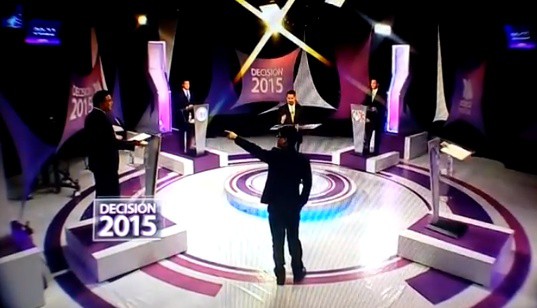 Pato Zambrano casi golpea a su contrincante en pleno debate Pato Zambrano casi golpea a su contrincante en pleno debate