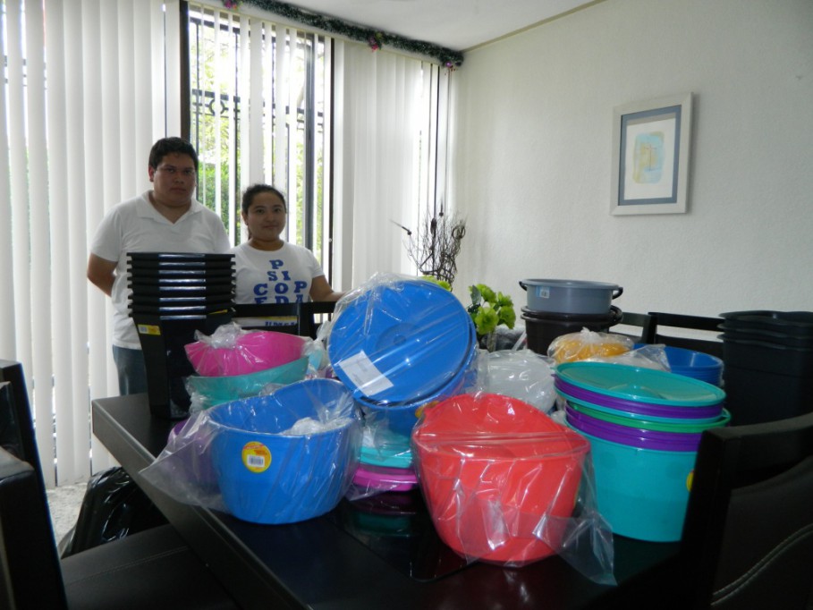 Senador Daniel Ávila Ruiz felicita y entrega regalos a las madres yucatecas en varios municipios del Estado Senador Daniel Ávila Ruiz felicita y entrega regalos a las madres yucatecas en varios municipios del Estado