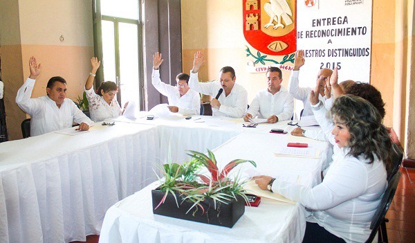 Distinguen a maestros de Valladolid Distinguen a maestros de Valladolid