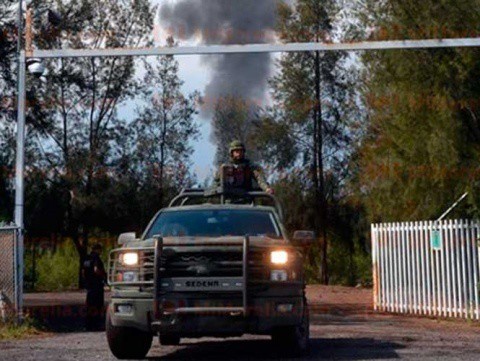 Convoy repele agresión en Michoacán; al menos 42 muertos Convoy repele agresión en Michoacán; al menos 42 muertos