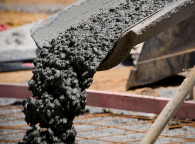 Llevan 8 meses trabajando en una construcción y aun no los aseguran. Llevan 8 meses trabajando en una construcción y aun no los aseguran.