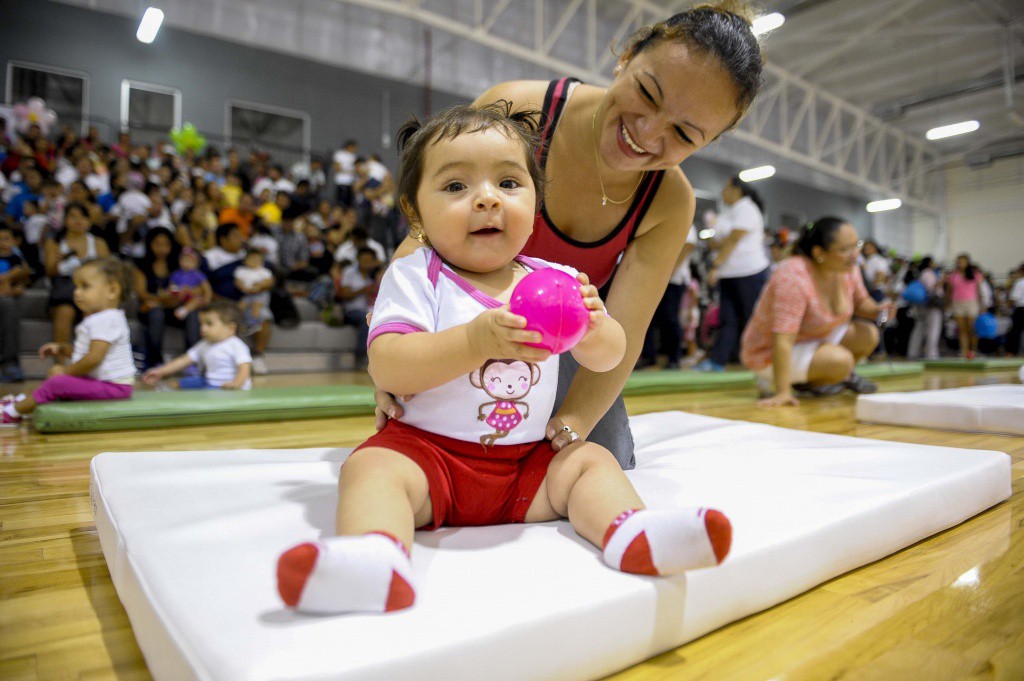 Cientos de niñas y niños se activan en familia Cientos de niñas y niños se activan en familia