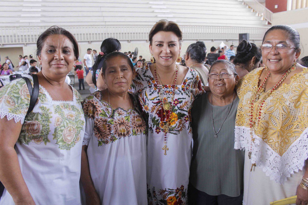 Reconocen a las y los artesanos yucatecos Reconocen a las y los artesanos yucatecos