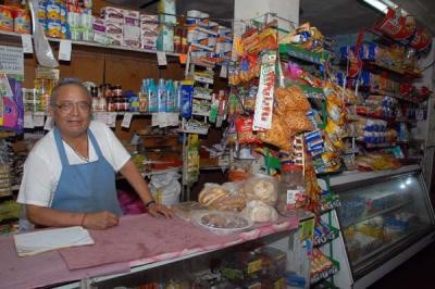 La falta de nuevas tecnologías afectan a las tienditas de la esquina La falta de nuevas tecnologías afectan a las tienditas de la esquina