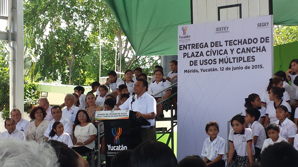 Techaron la plaza cívica y entregaron la cancha de usos múltiples de la escuela primaria "27 de septiembre" Techaron la plaza cívica y entregaron la cancha de usos múltiples de la escuela primaria "27 de septiembre"