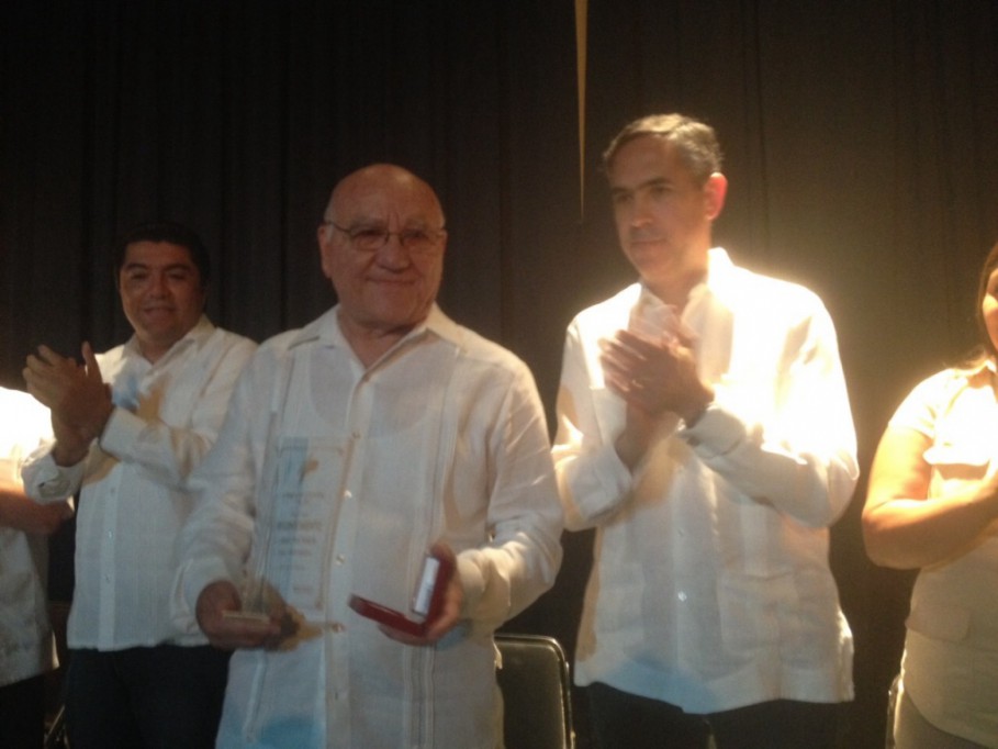 Reconocen trayectoria de conocido periodista yucateco Reconocen trayectoria de conocido periodista yucateco