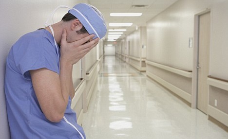 Más de 200 mil quejas anuales reciben las comisiones de arbitraje médico Más de 200 mil quejas anuales reciben las comisiones de arbitraje médico