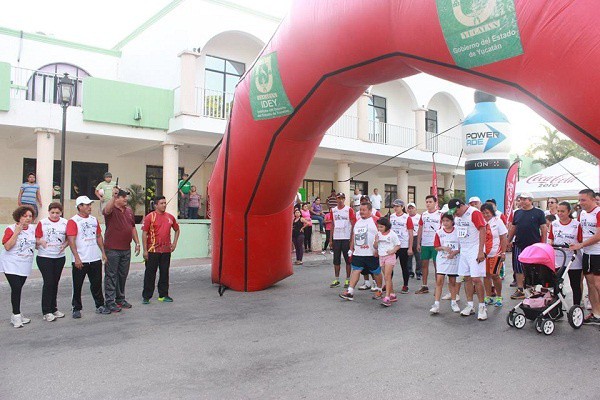 Papás de Tizimín participan en carrera y caminata Papás de Tizimín participan en carrera y caminata