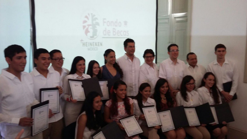 Cuauhtémoc Moctezuma/Heineken otorga 12 becas para estudiar en el Tecnológico de Monterrey Cuauhtémoc Moctezuma/Heineken otorga 12 becas para estudiar en el Tecnológico de Monterrey