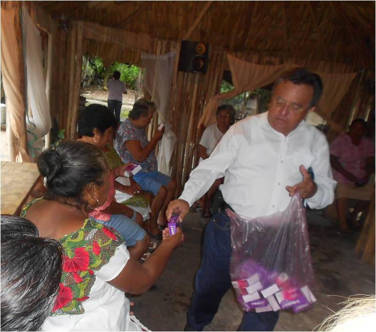 El Senador Daniel Ávila Ruiz entregó vitamínicos comisarias de Tizimín. El Senador Daniel Ávila Ruiz entregó vitamínicos comisarias de Tizimín.