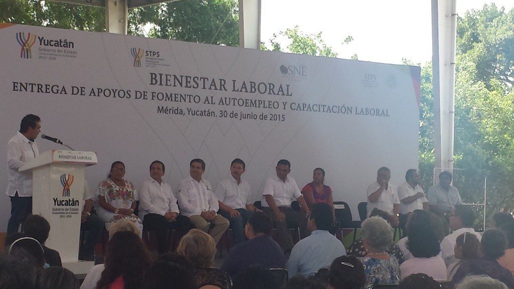 Entregan apoyos para fomentar el autoempleo y capacitación laboral Entregan apoyos para fomentar el autoempleo y capacitación laboral