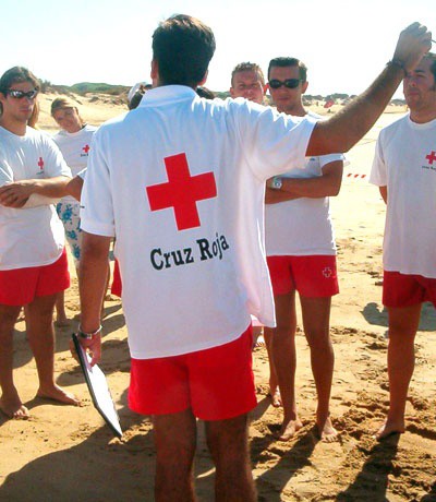 La cruz roja vigilará las playas en estas vacaciones La cruz roja vigilará las playas en estas vacaciones