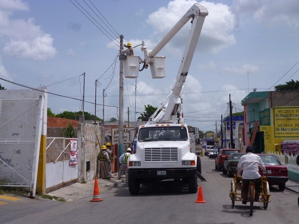 CFE intensifica mantenimiento a instalaciones eléctricas, en Tizimín CFE intensifica mantenimiento a instalaciones eléctricas, en Tizimín