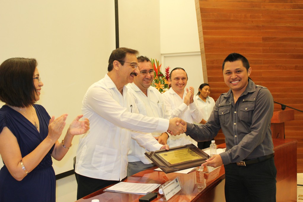 Hace historia por obtener calificación perfecta en una maestría de la UADY. Hace historia por obtener calificación perfecta en una maestría de la UADY.