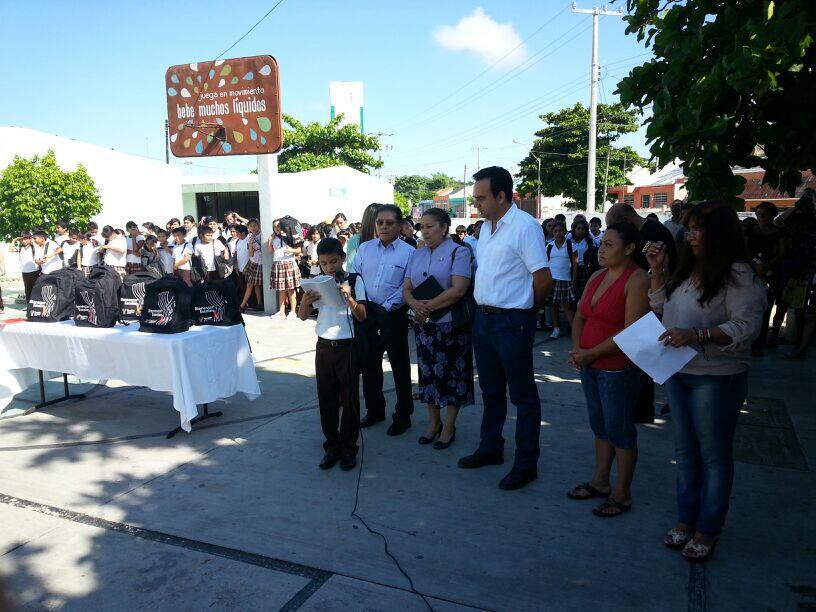 Cobrar o condicionar la entrega de paquetes escolares es una violación: Nerio Torres. Cobrar o condicionar la entrega de paquetes escolares es una violación: Nerio Torres.