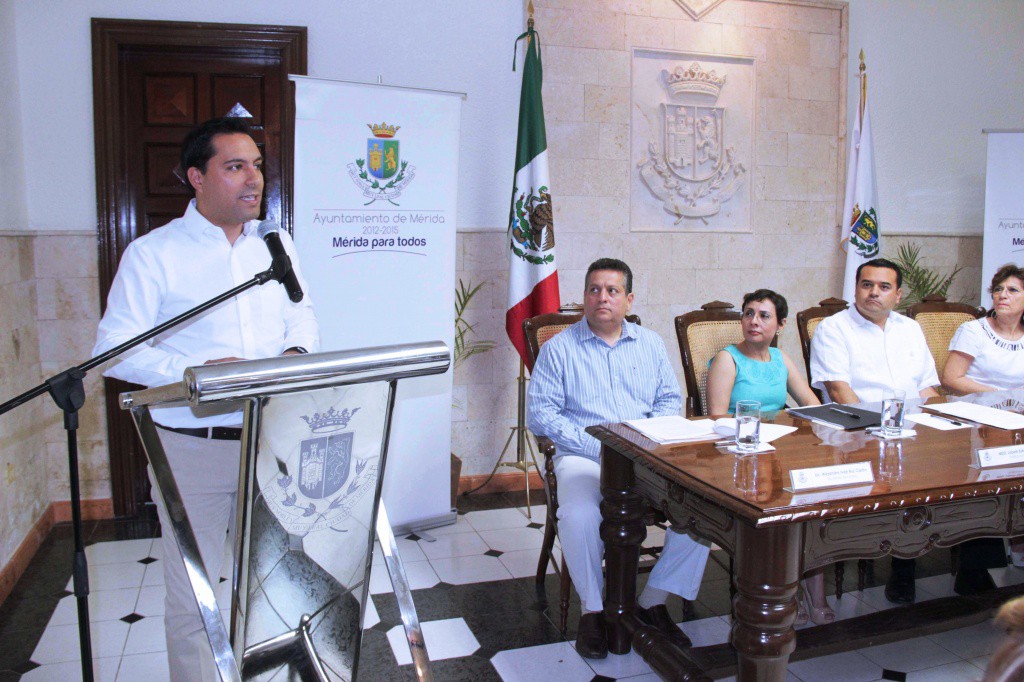 Presentan equipo de transición municipal Presentan equipo de transición municipal