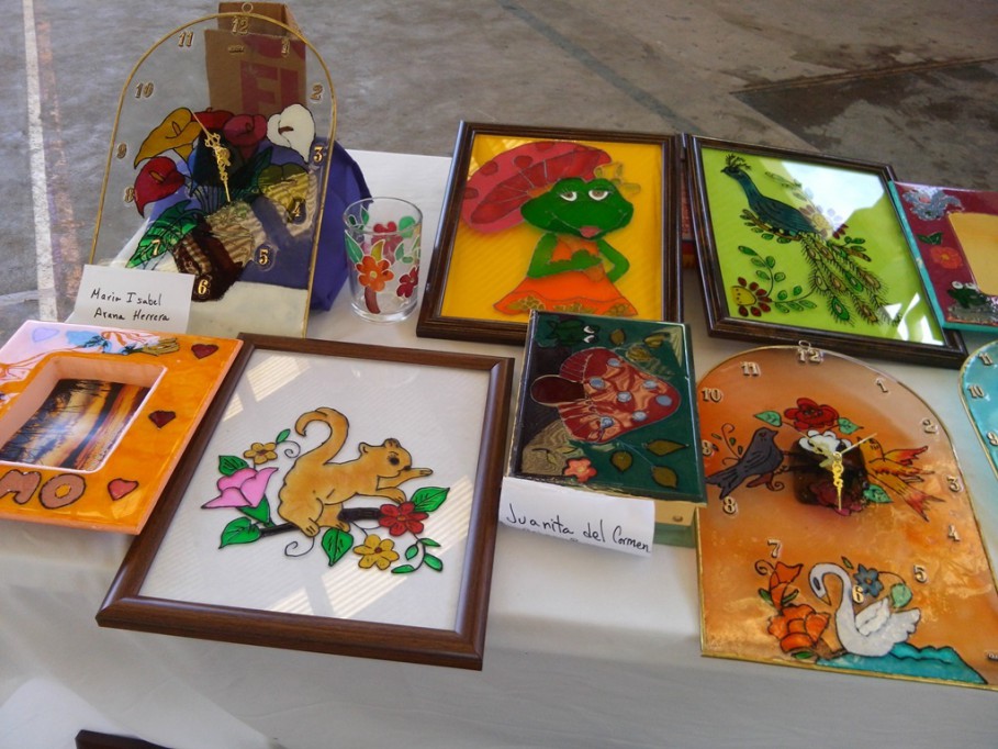 Mujeres en Kanasín trabajan con vitrales artesanales Mujeres en Kanasín trabajan con vitrales artesanales