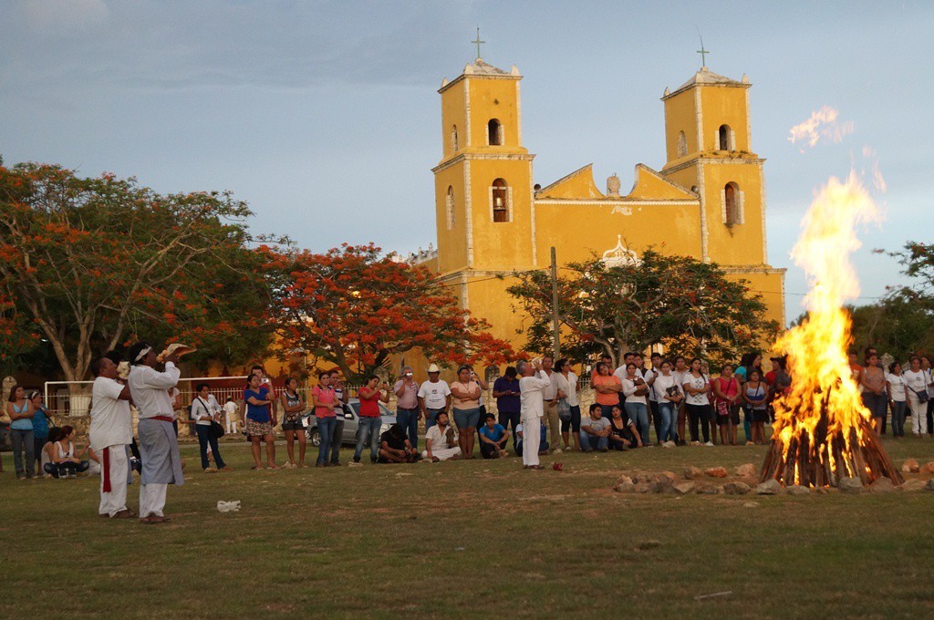 Encienden el Fuego Sagrado en Sotuta Encienden el Fuego Sagrado en Sotuta