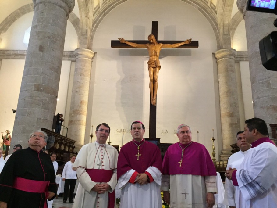 Entregan la S.I. Catedral al nuevo Arzobispo