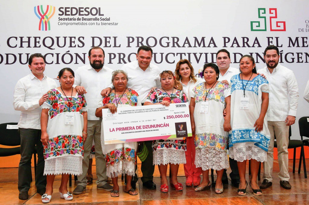 Entregan apoyo a mujeres mayas emprendedoras Entregan apoyo a mujeres mayas emprendedoras