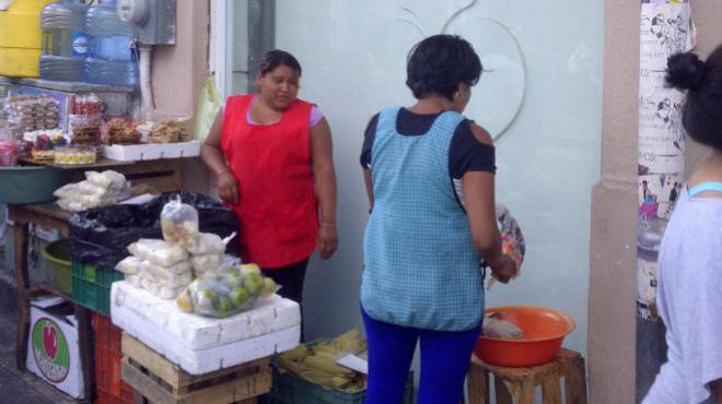 Los comerciantes esperan que Renán Barrera Concha construya un mercado para ambulantes Los comerciantes esperan que Renán Barrera Concha construya un mercado para ambulantes