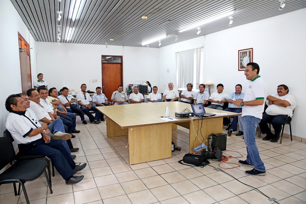 Capacitan a chóferes de transporte público Capacitan a chóferes de transporte público