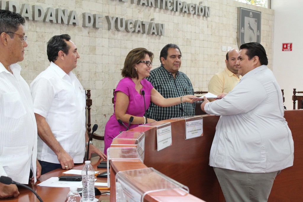 Agregan regidor del PRD al cabildo de Mérida Agregan regidor del PRD al cabildo de Mérida