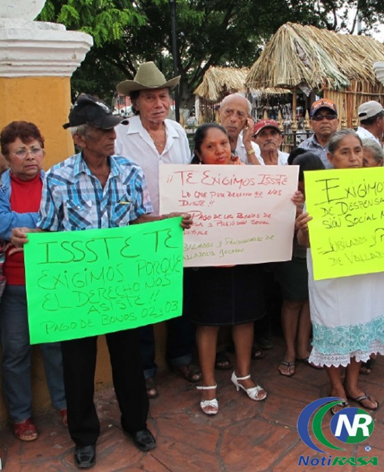 Derechohabientes vallisoletanos exigen pago de retroactivos al Issste Derechohabientes vallisoletanos exigen pago de retroactivos al Issste