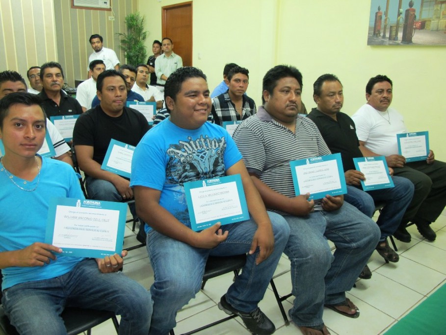 Capacitan a empleados de gasolineras Capacitan a empleados de gasolineras