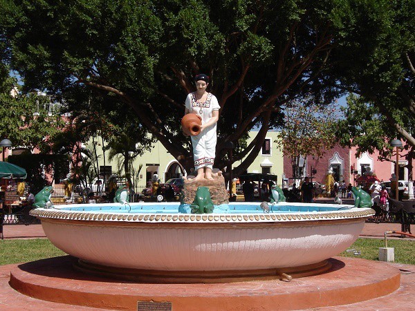 Fuente de la mestiza, ícono en céntrico parque de Valladolid Fuente de la mestiza, ícono en céntrico parque de Valladolid