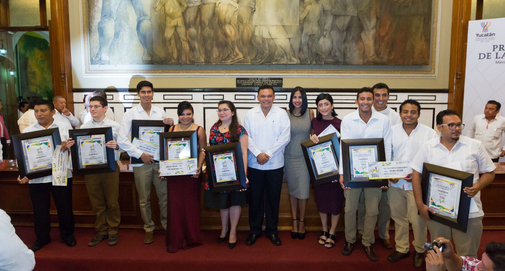 Entregan Premio estatal de la Juventud Entregan Premio estatal de la Juventud