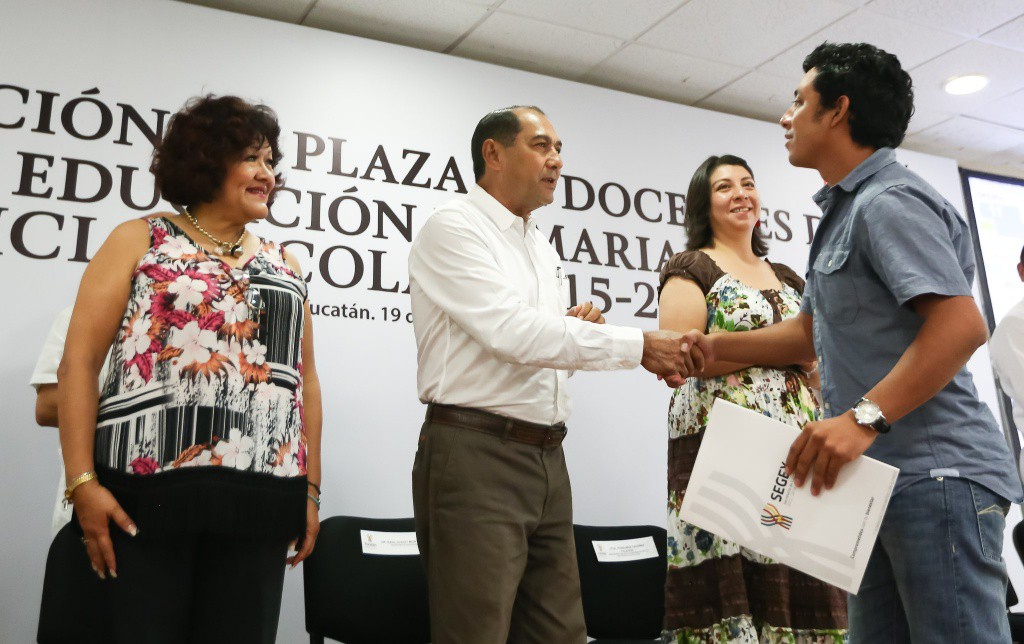 Entregan 187 plazas a maestros de primaria Entregan 187 plazas a maestros de primaria