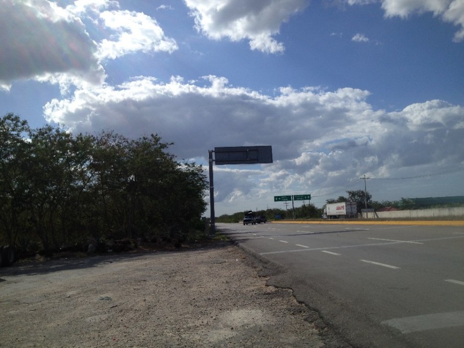 Bloqueada la carretera Mérida-Motul Bloqueada la carretera Mérida-Motul