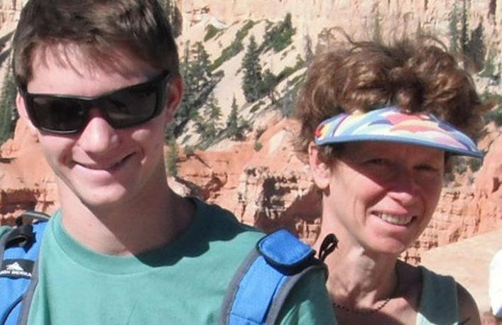 Demuestra que su padre asesinó a su madre Demuestra que su padre asesinó a su madre