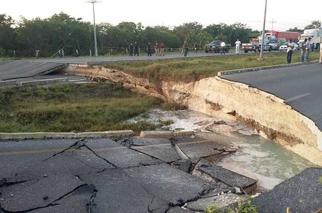 Colapsa carretera Playa del Carmen – Cancún