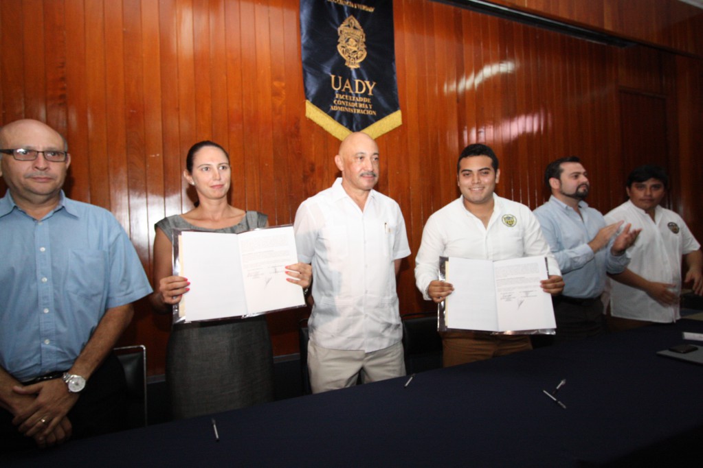 La UADY entrega reconocimiento a maestros del Programa de Mejoramiento del Profesorado La UADY entrega reconocimiento a maestros del Programa de Mejoramiento del Profesorado