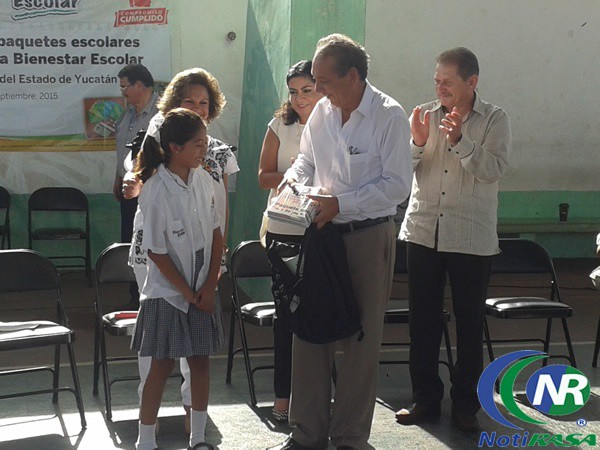Más de 13 mil alumnos reciben útiles escolares en Tizimín Más de 13 mil alumnos reciben útiles escolares en Tizimín