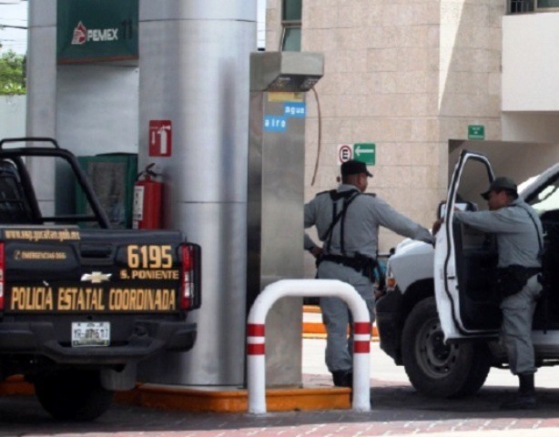 Calla PEMEX por gasolinera adulterada Calla PEMEX por gasolinera adulterada