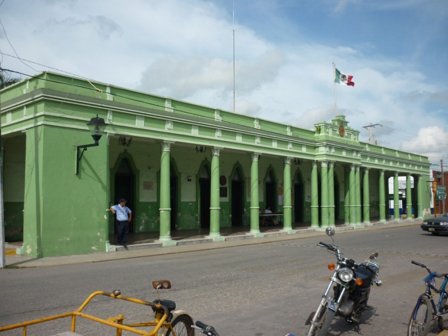 Saquean el palacio municipal de Hunucma