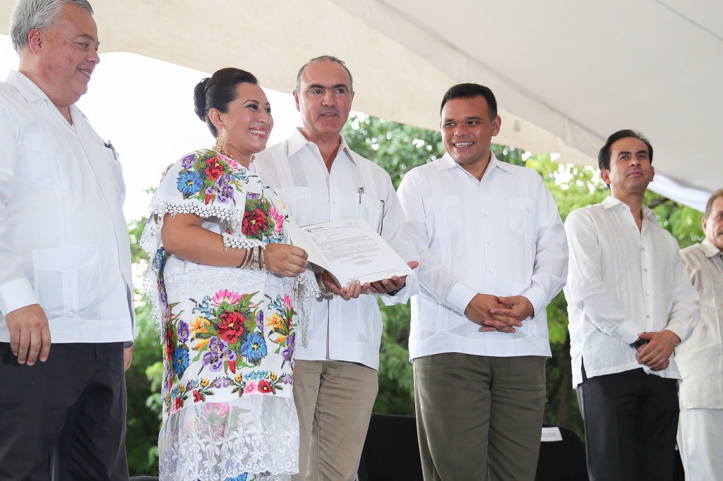 Entregan apoyos a productores agropecuarios Entregan apoyos a productores agropecuarios