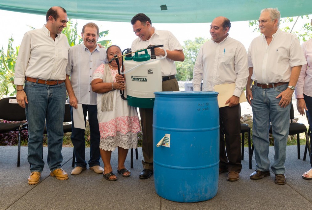 Productores agropecuarios reciben apoyos estatales Productores agropecuarios reciben apoyos estatales