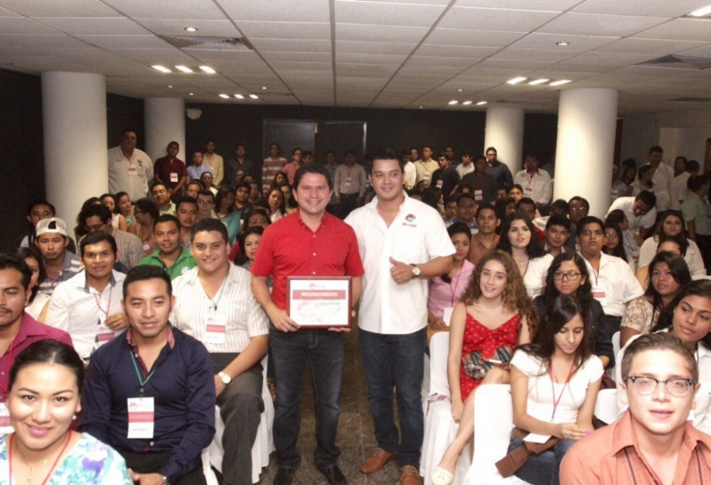 Exhortan a jóvenes a crear proyectos sociales Exhortan a jóvenes a crear proyectos sociales