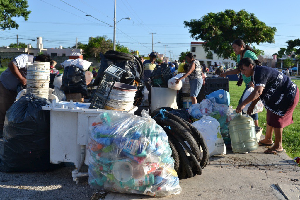 “Recicla por tu bienestar”, en Juan Pablo II “Recicla por tu bienestar”, en Juan Pablo II