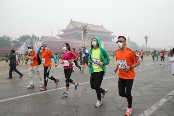 Corredores se infartan en Maratón de Pekín Corredores se infartan en Maratón de Pekín