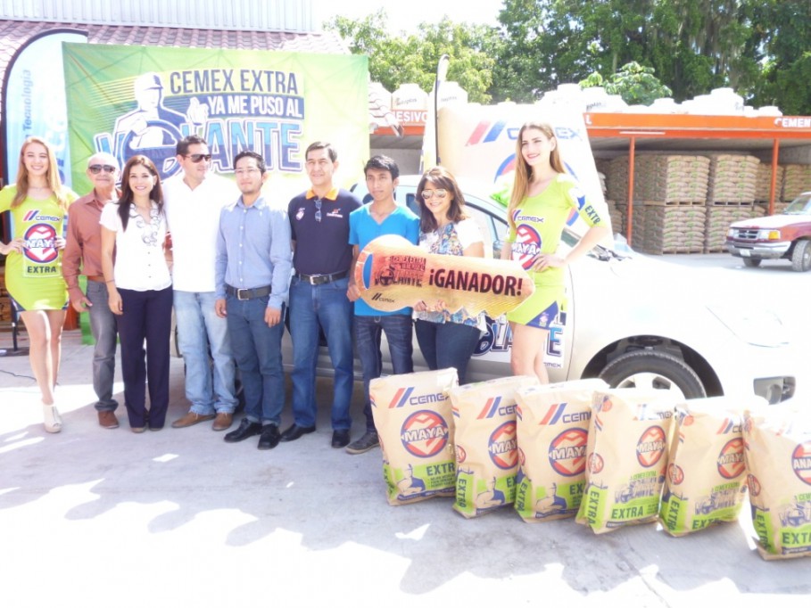 CEMEX entrega camioneta a ganador de concurso, en Tizimín CEMEX entrega camioneta a ganador de concurso, en Tizimín