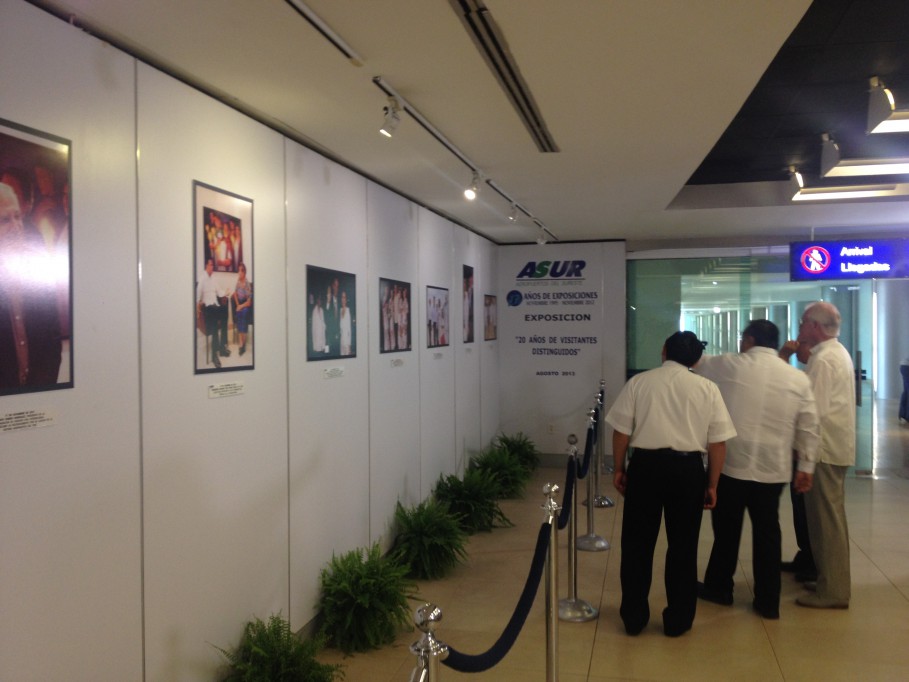 Exponen en el aeropuerto de Mérida “Yucatán y sus iglesias”. Exponen en el aeropuerto de Mérida “Yucatán y sus iglesias”.