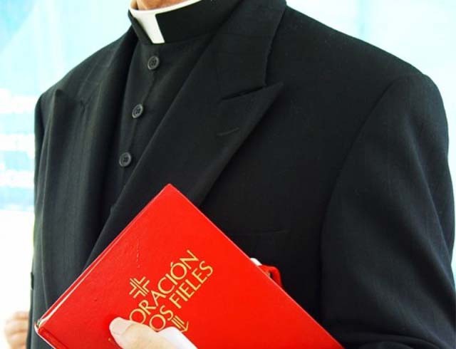 Falsos sacerdotes estafan feligreses en Mérida Falsos sacerdotes estafan feligreses en Mérida